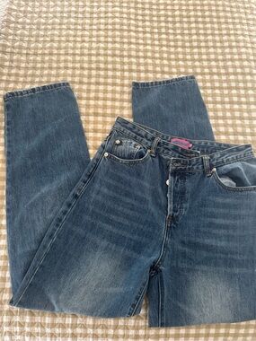 Edikted Classic Blue Crossover High-Rise Jeans